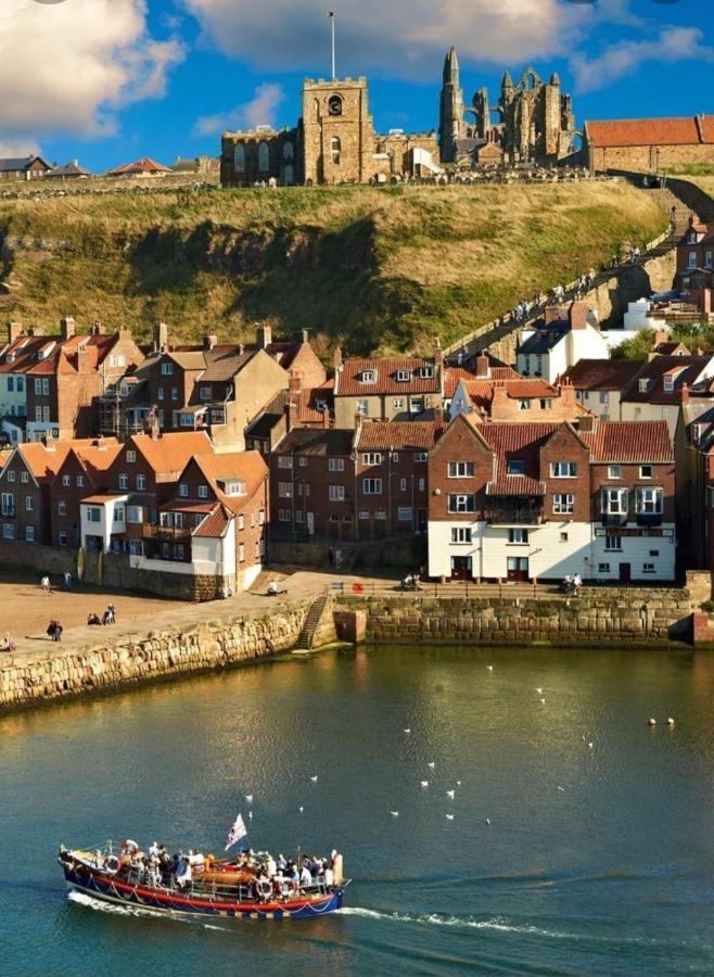 Whitby Central Close To Beach Pier Flowergate Hotel Exterior photo