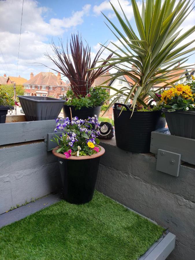 Whitby Central Close To Beach Pier Flowergate Hotel Exterior photo