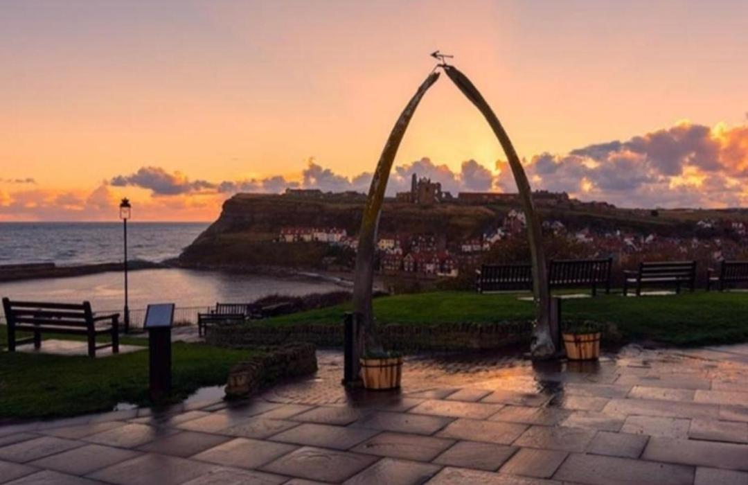 Whitby Central Close To Beach Pier Flowergate Hotel Exterior photo